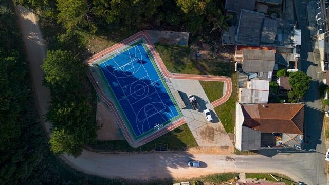 Quadra poliesportiva entregue em Almirante Tamandaré, vista do alto